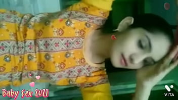 Desi girlfriend's first time with boyfriend behind her husband at home